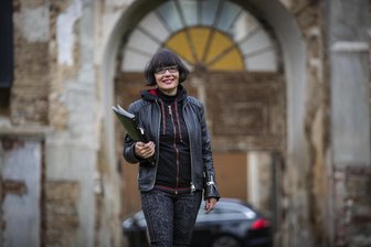 Von „Advent im Herrenhaus“ bis Hofweihnacht: Besondere Tage im Advent an der Himmelmühle - Galeristin Kathrin Lahl lädt zur Adventsausstellung „Season of Light“ ins historische Herrenhaus in Thermalbad Wiesenbad.