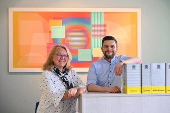 Von Angestellten zu Geschäftsführern: Mutter-Sohn-Duo rettet erzgebirgischen Sonnenschutzhersteller aus Insolvenz - Constanze Kühne und Patrick Haubold sind die neuen Chefs beim Neukirchener Sonnenschutzhersteller „Solan“.