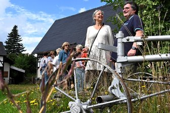 Von Apfelpresse bis Tortenpokal: So läuft der Erntedank in Schwarzbach bei Rochlitz - Kathrin Minkus und Ulf Günther vom Museumsverein in Schwarzbach.