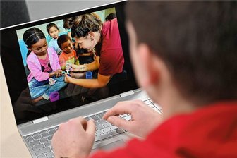 Von Armut und Not in Nepal beeindruckt: Junge Leute aus Rochlitz starten Hilfsprojekt - Die Armut in Nepal ist groß. In den abgelegenen Bergdörfern haben offenbar viele Kinder noch nie in ihrem Leben eine Zahnbürste in der Hand gehabt. Katarina Schlick aus Rochlitz stellte daher ein Zahnpflegeprojekt auf die Beine.