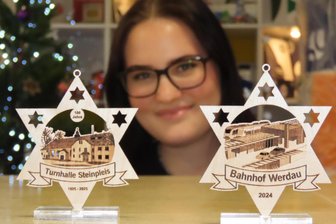 Von Bahnhof bis Turnhalle: Werdauerin holt mit Weihnachtssternen ein Stück Heimat ins Wohnzimmer - Die angehende Mediengestalterin Louisa Jähring hat die Weihnachtssterne mit lokalen Motiven entwickelt und gefertigt.