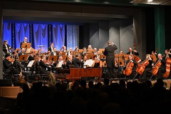 Von Beatles bis Weißstickerei: Das ist am Wochenende im oberen Vogtland los - Das Sinfonieorchester Markneukirchen unter der Leitung von Matthias Spindler spielt am Samstag ab 19 Uhr das Neujahrskonzert in der Musikhalle.