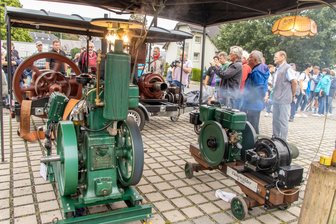 Von Bierfest über Trabitreffen bis hin zur Schnäppchenjagd: Das ist am Wochenende im Erzgebirge los - Beim Stationärmotoren-Treffen in Burkhardtsdorf, hier ein Bild aus dem Jahr 2023, wird historische Technik gezeigt.