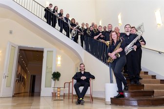 Von Brasssocks-Konzert bis Fackelwanderung: Viel los am Wochenende im oberen Vogtland - Die Klingenthaler Bigband Brasssocks tritt am Sonntag, 15 Uhr mit Klängen von Swing bis Latin im König-Albert-Theater Bad Elster auf. das Foto entstand im Foyer des Königlichen Kurhauses Bad Elster.