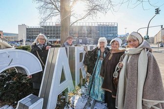 Von Carlowitz bis Mikwe: Auf Tour mit den Chemnitzer Gästeführerinnen - Am 18. und 19. Februar laden Ramona Wagner, Kristina Faber, Karin Meisel, Edeltraud Höfer und Veronika Leonhardt (v. l.) zum Weltgästeführertag ein. Eine Führung wird Carl von Carlowitz in den Fokus rücken.