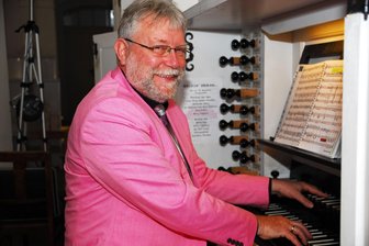 Von Deep Purple bis „Doktor Schiwago“: Starorganist rockt Sachsens drittgrößte Barockorgel in Zschopau - Friedemann Stihler gibt am Donnerstag in der Zschopauer Sankt Martinskirche ein Benefizkonzert.