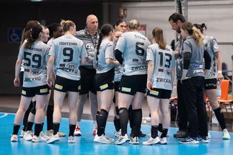 Von den Eispiraten über den FSV Zwickau bis zum EHV Aue: Die Region glaubt an den Klassenerhalt des BSV Sachsen Zwickau - Ein letztes Mal in dieser Saison müssen die Handballerinnen des BSV Sachsen Zwickau am Samstag die taktischen Vorgaben von Trainer Norman Rentsch umsetzen.