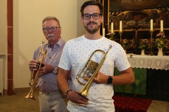 Von der Bühne der Aida ins Oberwiesenthaler Kirchenschiff - Generationswechsel im Posaunenchor: Reinhard Fritzsche übergibt die Leitung an Michael Pause.