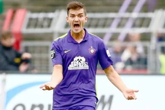 Von der Europa League zum Härtefall? - Julian Riedel spielte bereits in Münster unter Aue-Trainer Pavel Dotchev.