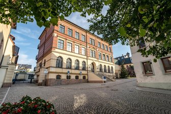 Von der Mädchenschule zur Polizeistation: Burgstädter Azubis auf Spurensuche zum Haus am Brühl - Die Don-Bosco-Berufsschule am Brühl 3 in Burgstädt hat eine wechselvolle Geschichte. Das Gebäude steht auf der Denkmalliste. Schülerinnen und Schüler forschen zur Geschichte.