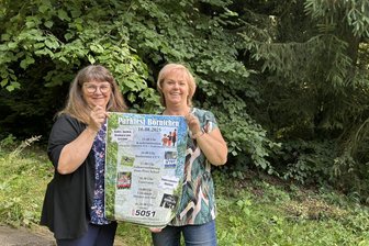 Von der Nacht im Klein-Erzgebirge bis zum Parkfest: Fünf Tipps für das große Veranstaltungswochenende in Oederan - Elke Hopf und Iris Giebe (von links) vom Heimatverein Börnichener Park bereiten das Parkfest an der Waldbühne vor.