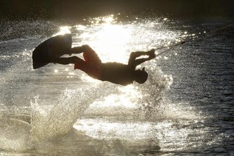 Von der Party an der Wasserskianlage bis zur Schlossführung: Die Wochenend-Tipps für Mittelsachsen - An der Wakeboard-Anlage in Rossau wird am Wochenende nicht nur gefahren, sondern es steigt auch eine Open-Air-Party mit DJ-Musik und Kinderprogramm.