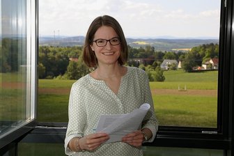 Von der Schweiz in die Karl-May-Stadt - Statt Alpen heißt es für Marisa Tester nun Vorerzgebirge. Beim Solarmodulhersteller Meyer-Burger ist sie in Hohenstein-Ernstthal im Datenschutz beschäftigt. Es ist eine langfristige Entscheidung. 