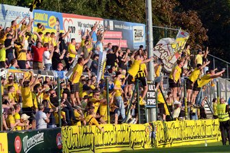 Von Derby-Lust und Derby-Frust: Diese fünf Spiele zwischen dem VFC Plauen und dem VfB Auerbach blieben in Erinnerung - In der Oberliga hatte zuletzt viermal in Folge (hier im August 2023 in Auerbach) der Anhang des VFC Plauen Grund zum Jubeln. Doch auch für den VfB gab es schon große Derby-Momente.