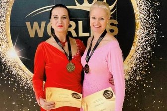 Von dieser WM bleiben nicht nur zwei Medaillen - Violetta Schlemmer (links) und Uta Rösner waren sichtlich zufrieden.