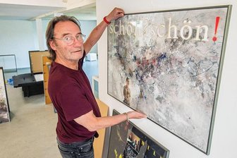 Von einem, der sich am Meer freier fühlt – aber im Erzgebirge sesshaft ist - Raimund Friedrich – hier mit seiner Arbeit „Der Tätowierte“ – stellt ab Samstag in der Galerie „burk-art“ im Pestalozzi-Haus in der Schulstraße 7 aus. Zu sehen sind vor allem Werke, die in Dänemark entstanden.