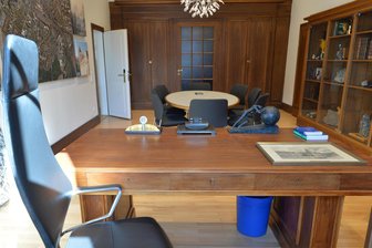 Von Entspannung bis Enttäuschung: Erste Reaktionen zum Amtsverweser-Entscheid in Freiberg - Der Chefsessel im Rathaus Freiberg bleibt erstmal leer: Der Stadtrat hat sich dagegen entschieden, einen Amtsverweser einzusetzen.