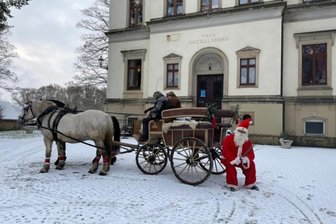 Von Falkenau nach Flöha: Weihnachtsmann spannt die Pferde an - Noch kann sich der Weihnachtsmann ausruhen. Aber am Sonntag geht‘s mit der Kutsche durch Falkenau und Flöha.