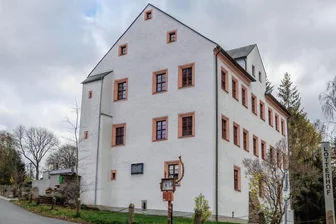 Von Frühlingskonzert bis Abendserenade: Was in Geyers historischem Lotterhof geplant ist - Der historische Lotterhof in Geyer öffnet am 30. April für ein Frühlingskonzert, es folgen weitere Veranstaltungen. Ein Förderverein treibt seit Jahren die Sanierung des Gebäudes voran.