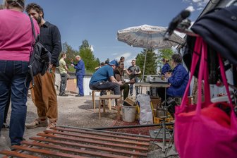 Von Garagenfestival bis Segeltörn auf Chemnitzer Schloßteich: Was am Pfingstwochenende los ist - Im Garagenhof am Harthweg kann man am Wochenende einen Blick in die Garagen werfen oder ein Bühnenprogramm genießen.