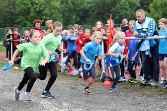 Von Geländelauf bis Medizinballstoßen: Leichtathletik-Talente messen ihre Kräfte - 