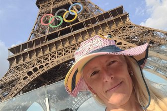 Von Gornsdorf nach Paris: Volunteer aus dem Erzgebirge im Herzen Olympias - Kurz nach ihrer Ankunft in dieser Woche hat Manuela Kruppa dem Eiffelturm samt den olympischen Ringen einen Besuch abgestattet.