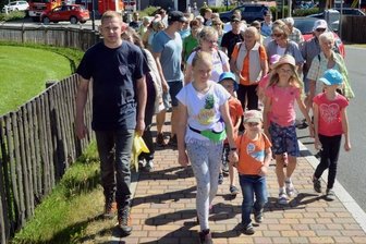 Von Grünbach bis zum Topasfelsen - Jan Hartmann (links) hatte bereits bei der Wanderung im Jahr 2019 die geführt Tour übernommen. 