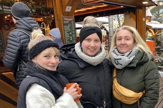 Von Handy-Verzicht bis Eisbaden: Das nehmen sich Chemnitzer für 2026 vor - Frederike Uhlig, Fabienne Oelsner und Heike Müller (von links) klönen über Neujahrsvorsätze.