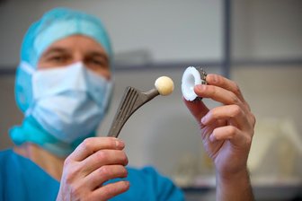 Von Hüftgelenk bis Hexenfeuer: Vier Tipps für die Woche in Mittelsachsen - Künstliche Gelenke stehen im Mittelpunkt eines Vorbereitungskurses in Rochlitz.