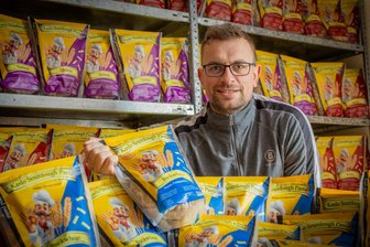 Von Kanada ins Erzgebirge: Crottendorfer präsentieren neue Sorte Sauerteignudeln - Sebastian Brandt aus Crottendorf verkauft gemeinsam mit seiner Frau Nicole die „Miriquidi Sauerteigpasta“.