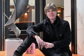Von Karl-Marx-Stadt über Umwege nach Chemnitz: Rückkehr eines verlorenen Sohnes - Nach 40 Jahren zurück in Chemnitz - und vielleicht will der Künstler Michael Hitschold sogar für immer bleiben.
