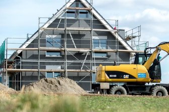 Von Kfz bis Hausbau: Fachkräfte sollen aus Drittstaaten kommen - Der Mangel an Fachkräften trifft zurzeit auch private Häuslebauer im Landkreis schmerzhaft, wie es aus der Handwerkskammer Chemnitz heißt. Doch das ist nicht die einzige Baustelle. 