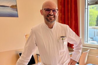 Von Kolumbien über Miami ins Erzgebirge: Neuer Chefarzt startet am Helios-Klinikum - Jack Chater leitet die Klinik für Hämatologie und Onkologie bei Helios in Aue.