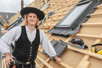 Von Kopenhagen nach Limbach-Oberfrohna: Was schätzt eine Wandergesellin am Handwerkerleben? - Die 23-jährige Wandergesellin Wiki ist zurzeit auf einer Baustelle in Limbach-Oberfrohna tätig.