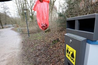 Von Krach bis Hundekot: Das gilt rund um den Auersberg - In den Belloo-Hundetoiletten an den Eingängen zum Lichtensteiner Stadtpark fehlen manchmal die Beutel. Das ist aber keine Entschuldigung mehr, dieHinterlassenschaft seines Vierbeiners liegenzulassen. Denn jeder Halter muss künftig selbst einen Tüte oder etwas ähnliches mithaben.