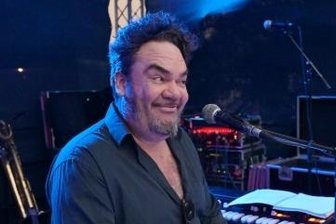 Von Livemusik, Bulldogs und Motoren - Livemusik beim Lindenfest in Niederwürschnitz: Pugsley Buzzard (im Bild) und das Swamp Orchestra sind aufgetreten.