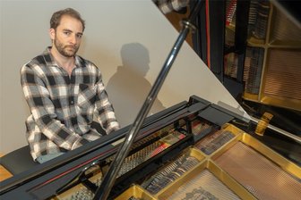 Von Málaga nach Rodewisch: Wer der neue Klavierlehrer an der Musikschule ist - Álvaro Baltanás Meliveo unterrichtet ab neuem Schuljahr an der Musikschule Rodewisch. Der Konzertpianist kommt aus dem spanischen Málaga.