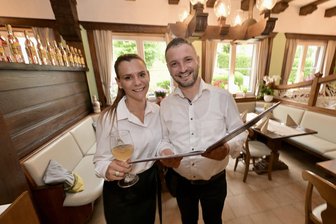 Von Mazedonien über Kopenhagen ins Erzgebirge: Wirt erweckt bekanntes Landhotel zu neuem Leben - Arben Mislimi und seine Frau Semire Mislimi setzen auf den Erfolg des „Il Castello Walderholung“.