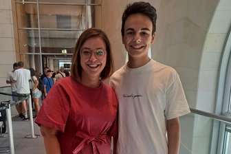 Von Neumark in die USA: 16-Jähriger wird Junior-Botschafter des Vogtlandes - Yvonne Magwas mit Lukas Lindner.