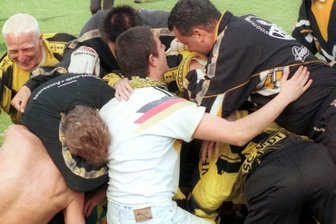 Von Pokalsiegen und großen Fußstapfen - Einer der Höhepunkte der vergangenen 25 Jahre: Der VFC Plauen wurde am 2. Mai 1999 nach einem Sieg gegen Erzgebirge Aue Sachsenpokalsieger. Der Jubel war unbeschreiblich.