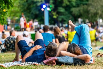 Von Poprock bis Ballade: Singer-Songwriterin beim Chemnitzer Parksommer -