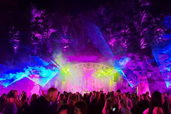 Von Pyroshow bis Salsa: In der Region starten heiße Events am kommenden Wochenende - Magische Kulisse bei den „Leuchtenden Steinen“ im Dittersdorfer Steinbruch.