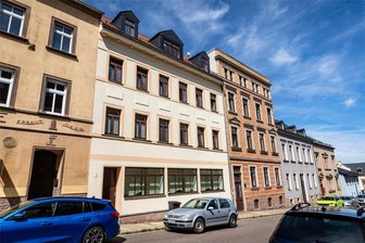 Von Rochlitz nach Burgstädt: Ehemaliges Internat wird Unterkunft für junge Asylsuchende - In das leerstehende Haus an der Rochlitzer Straße 3 und 3a ziehen unbegleitete minderjährige Ausländer ein. Bisher wohnten sie in einer Unterkunft in Rochlitz.