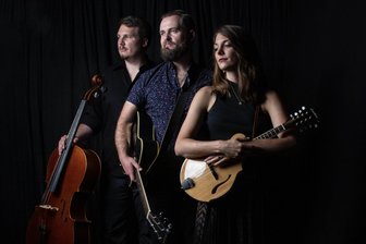 Von Satzgesang bis Mordballaden: Folkmusik in Lichtentanne - Die Folkband South For Winter gibt am Donnerstag ein Konzert im Kulturzentrum Sankt Barbara“.