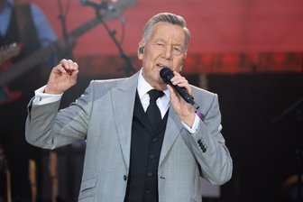 Von Schlager bis Rock‘n‘Roll: Das Wochenende im Erzgebirge lockt mit Musikvielfalt - Für das Konzert von Roland Kaiser auf der Waldbühne am Sonntag gibt es noch Restkarten.
