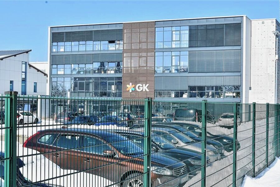 Blick auf ein Firmengebäude am Stammsitz von GK Software in Schöneck im Vogtland. 