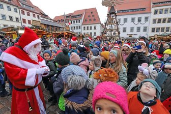 Von Schwibbogen bis Lego: Tipps für die Woche in Mittelsachsen - Als einer der ersten öffnet am Dienstag der Christmarkt in Freiberg.
