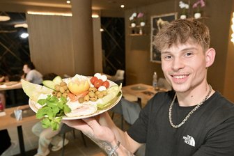 Von Spaghetti-Crêpe bis orientalisches Frühstück: Gastwirt erfüllt sich mit neuem Lokal in Zwickauer City einen Traum - Das orientalische Frühstück ist bis 13 Uhr im „Flavora“ zu haben.