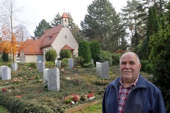 Von Spar-Sarg bis Ehrengrab: Vortrag zur Friedhofskultur in Hohenstein-Ernstthal - Der ehemalige Friedhofsverwalter Reinhard Schüppel hat etliche Geschichten zur Friedhofskultur auf dem Ernstthaler Friedhof zusammengetragen.