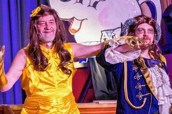 Von Spuk bis Tracht: Im Erzgebirge herrscht närrischer Trubel - Bei der großen Sause des Männerballetts in Geyer - im Bild eindeutig inspiriert vom Thema Disney mit "Die Schöne und das Biest" - ging es bereits am vergangenen Wochenende rund. Am Montag folgt die Faschingsfete im Haus des Gastes. 